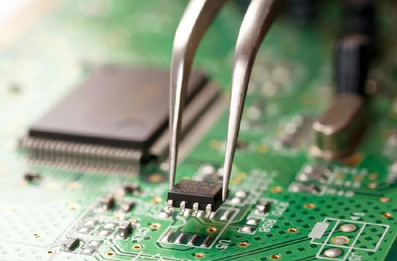 Cognex DataMan 262 barcode readers help you make electronic chips more efficient